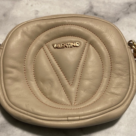 Valentino Cream Quilted Crossbody Bag with Gold Chain - Picture 5 of 16